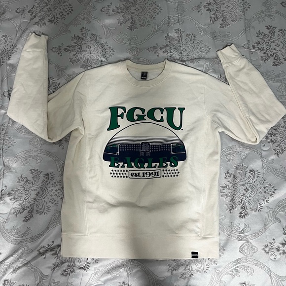 FGCU Eagles off-white crewneck sweatshirt

men’s size small - Picture 1 of 2